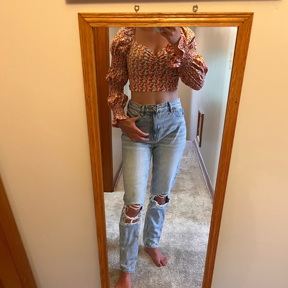 Adorable ruffle crop top